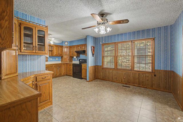 2001 Casement Road, Manhattan, KS 66502
