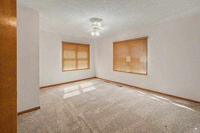 2001 Casement Road, Manhattan, KS 66502