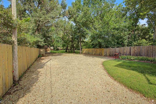 2001 Casement Road, Manhattan, KS 66502