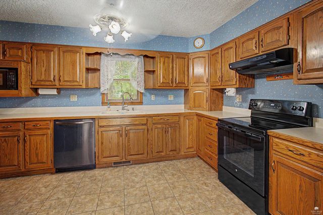 2001 Casement Road, Manhattan, KS 66502