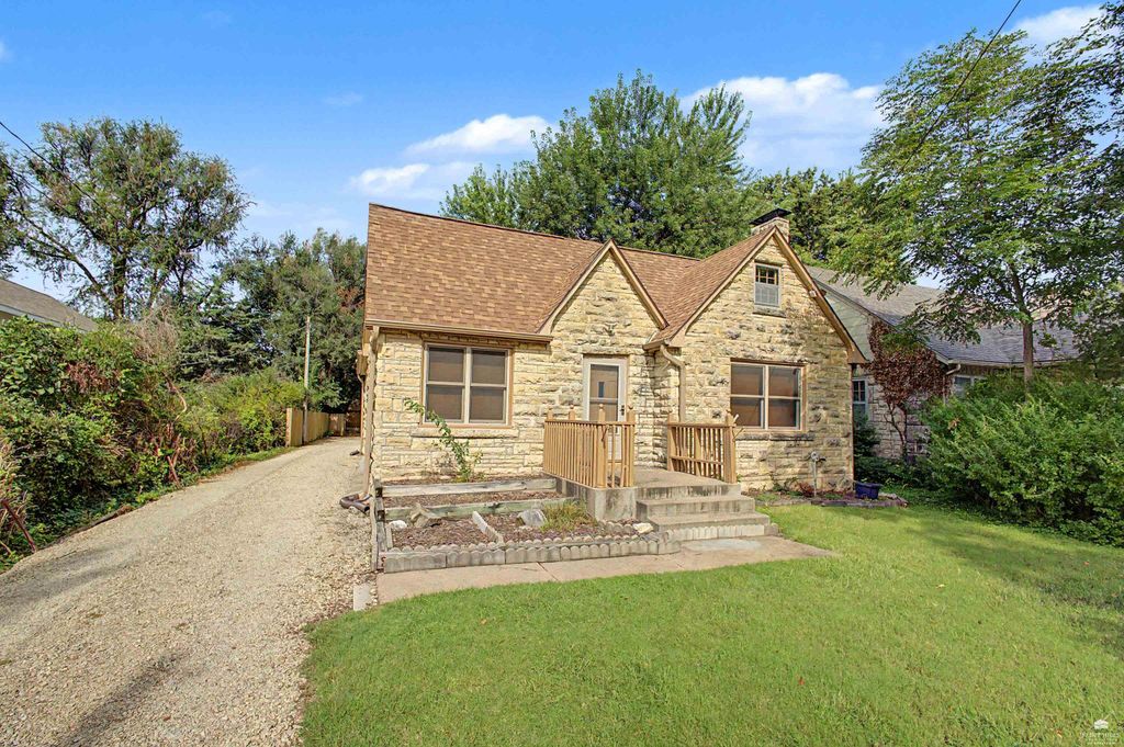 2001 Casement Road, Manhattan, KS 66502