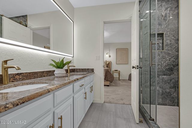 6990 N Paloma Drive, Tucson, AZ 85704