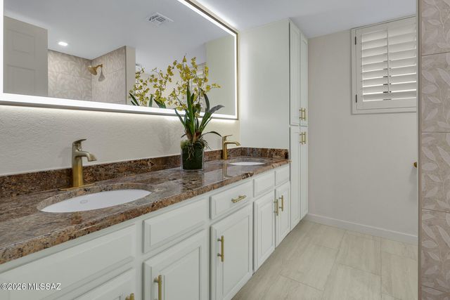 6990 N Paloma Drive, Tucson, AZ 85704