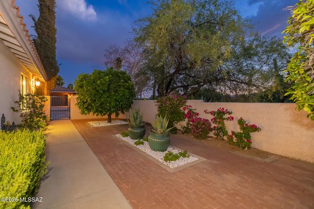 6990 N Paloma Drive, Tucson, AZ 85704