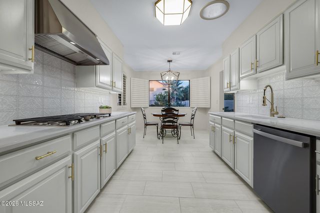 6990 N Paloma Drive, Tucson, AZ 85704