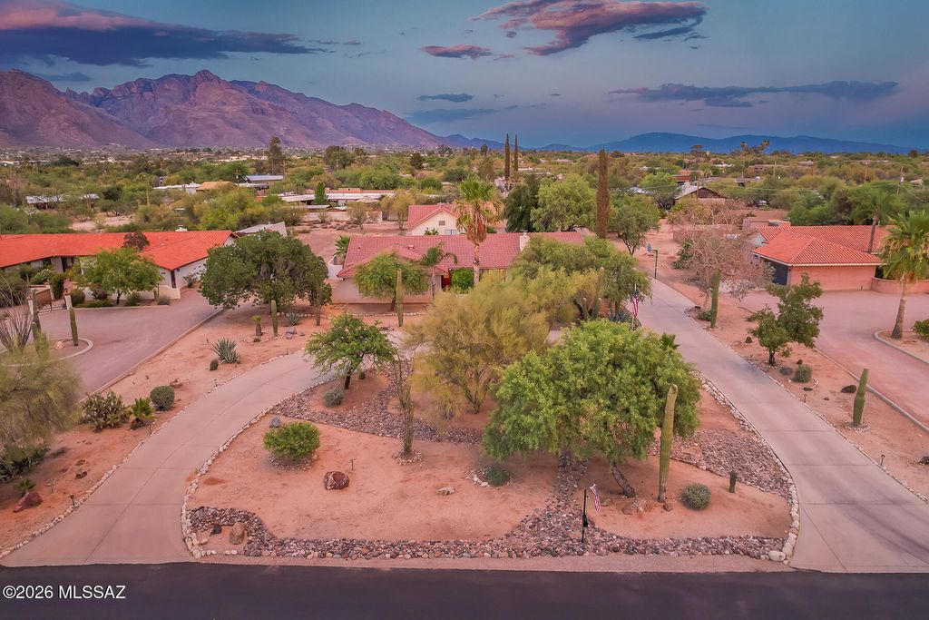 6990 N Paloma Drive, Tucson, AZ 85704
