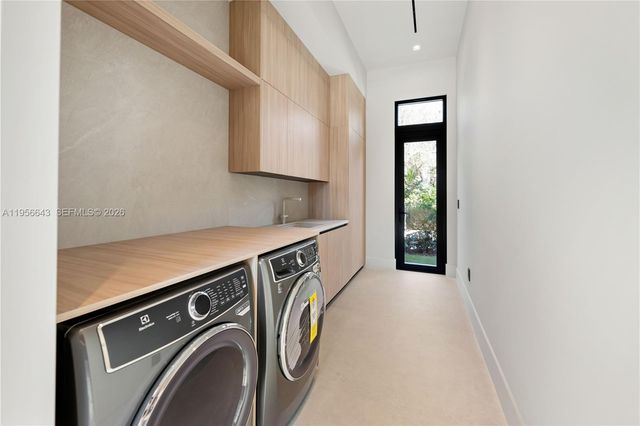 7401 SW 54th Ave, Miami, FL 33143