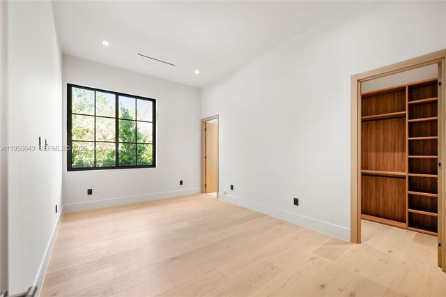 7401 SW 54th Ave, Miami, FL 33143