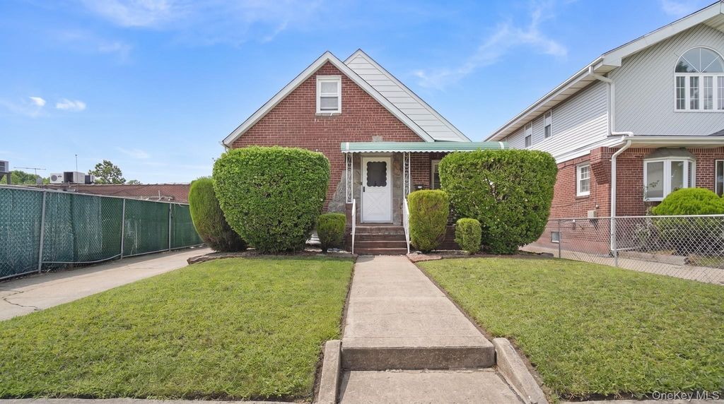 83-50 257th Street, Floral Park, NY 11004 — photo 3