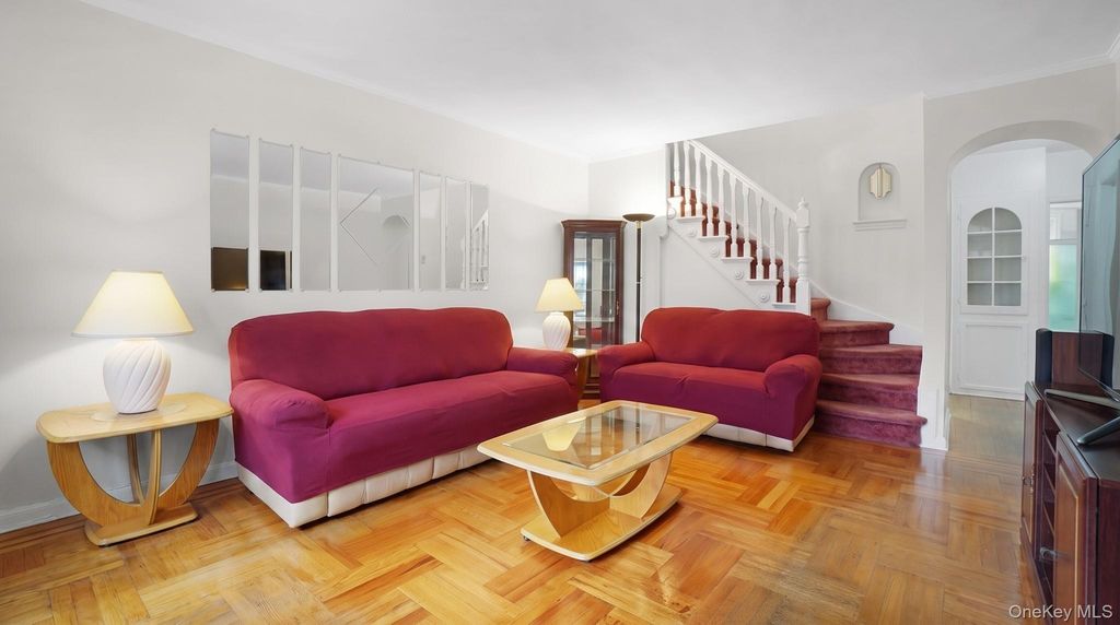 83-50 257th Street, Floral Park, NY 11004 — photo 4