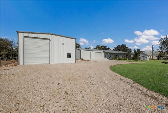 262 Gander Slough Road, Kingsbury, TX 78638
