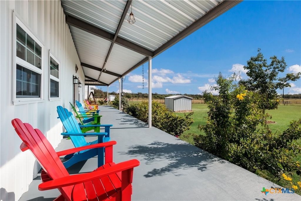 262 Gander Slough Road, Kingsbury, TX 78638