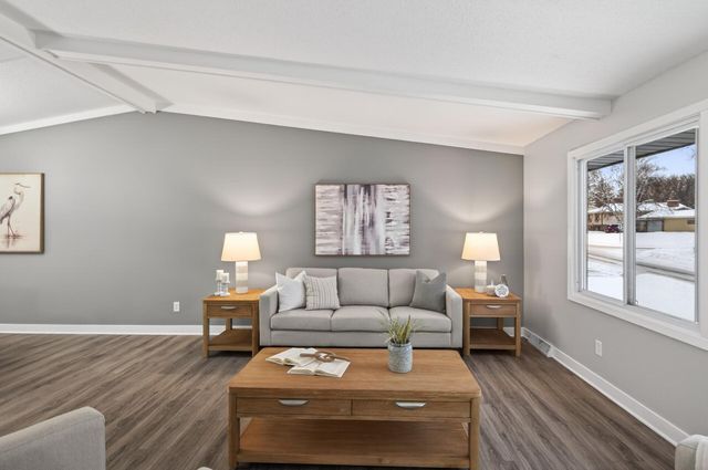 6608 Edgemont Boulevard N, Brooklyn Park, MN 55428