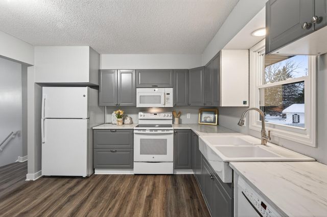 6608 Edgemont Boulevard N, Brooklyn Park, MN 55428