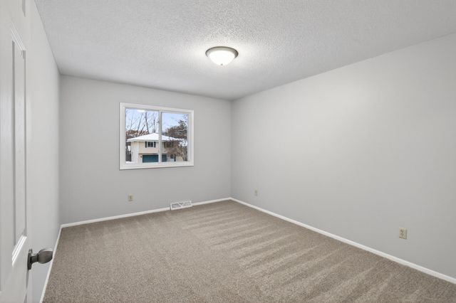 6608 Edgemont Boulevard N, Brooklyn Park, MN 55428