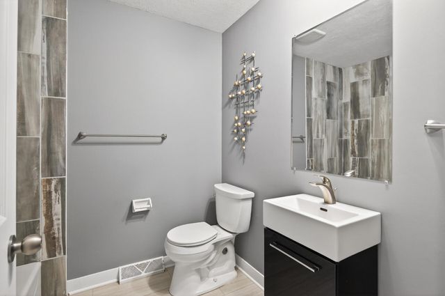 6608 Edgemont Boulevard N, Brooklyn Park, MN 55428