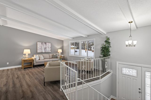 6608 Edgemont Boulevard N, Brooklyn Park, MN 55428