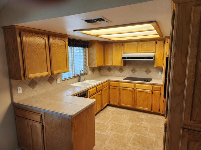 6502 N Delbert Avenue, Fresno, CA 93722