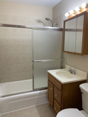 17220 71st Avenue 12, Tinley Park, IL 60477
