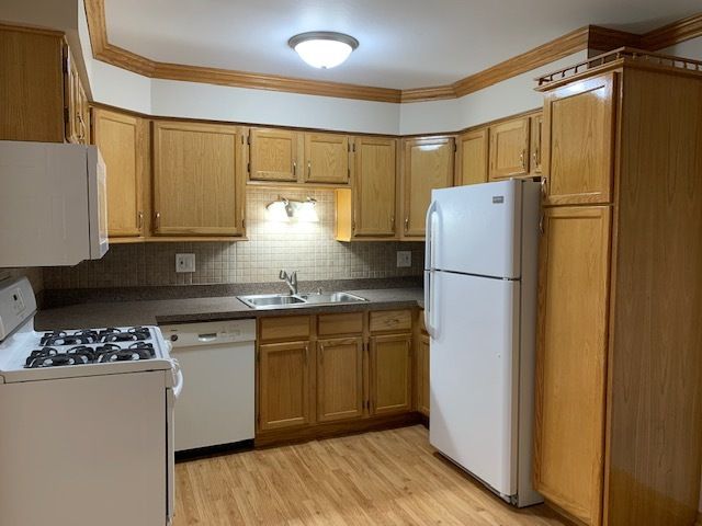 17220 71st Avenue 12, Tinley Park, IL 60477