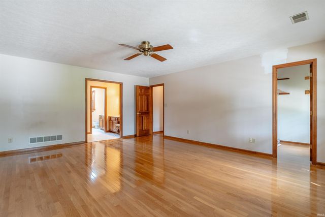 1542 Kings Bridge Road, Evansville, IN 47725