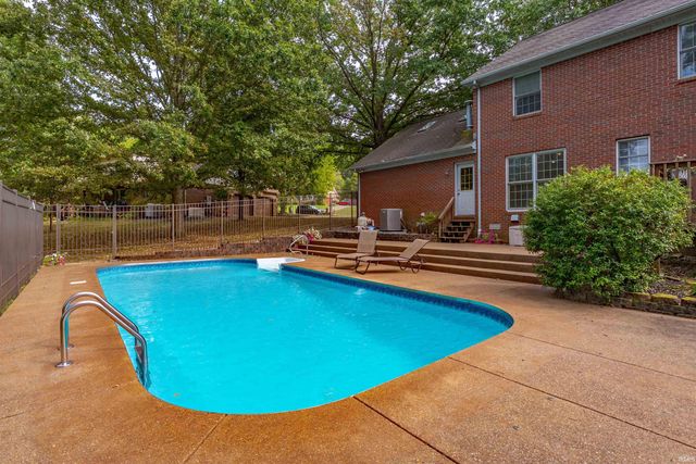 1542 Kings Bridge Road, Evansville, IN 47725