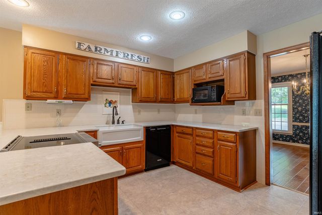 1542 Kings Bridge Road, Evansville, IN 47725