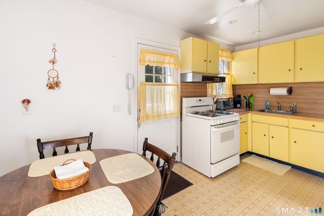 453 Sylvan Knoll Road, Stamford, CT 06902