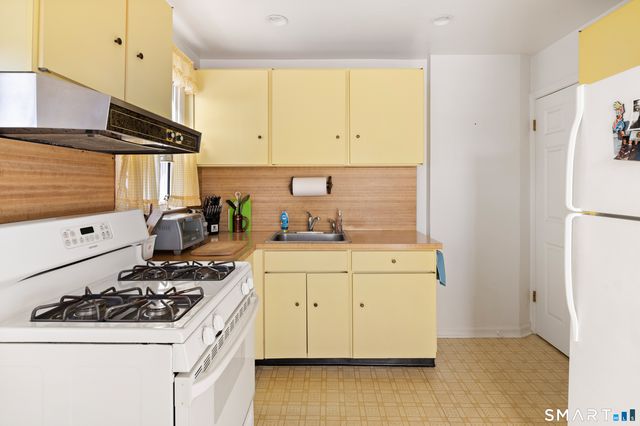 453 Sylvan Knoll Road, Stamford, CT 06902