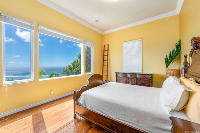 5201 Kuaiwi Place, Honolulu, HI 96821