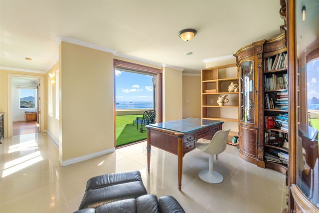 5201 Kuaiwi Place, Honolulu, HI 96821