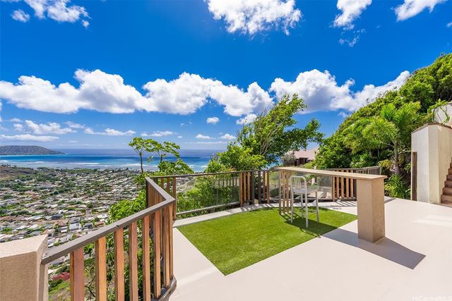 5201 Kuaiwi Place, Honolulu, HI 96821