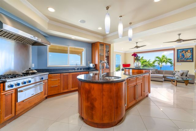 5201 Kuaiwi Place, Honolulu, HI 96821