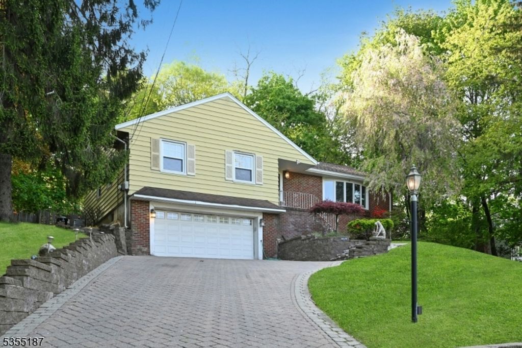 219 Emeline Dr, Hawthorne Boro, NJ 07506