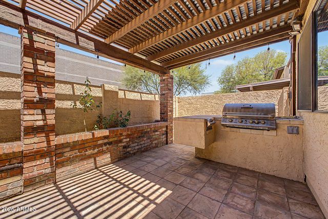 2518 E SHAW BUTTE Drive, Phoenix, AZ 85028