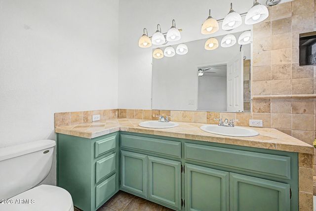 2518 E SHAW BUTTE Drive, Phoenix, AZ 85028