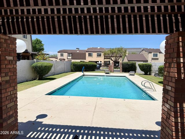 2518 E SHAW BUTTE Drive, Phoenix, AZ 85028