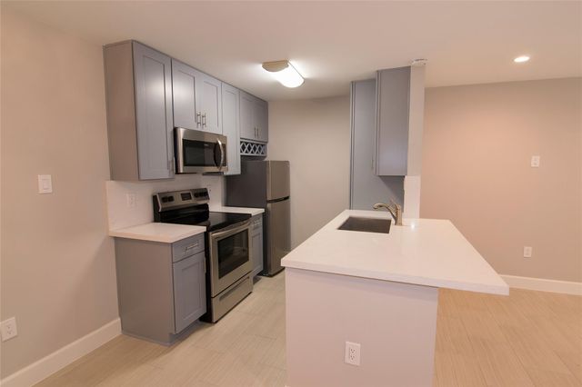 2201 Fountain View Drive 44, Houston, TX 77057