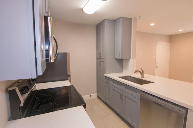 2201 Fountain View Drive 44, Houston, TX 77057