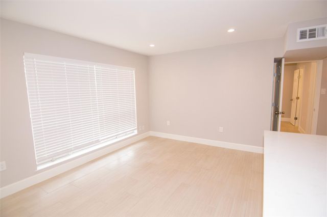 2201 Fountain View Drive 44, Houston, TX 77057