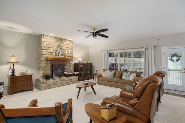 2361 S Celebration Avenue, Springfield, MO 65809