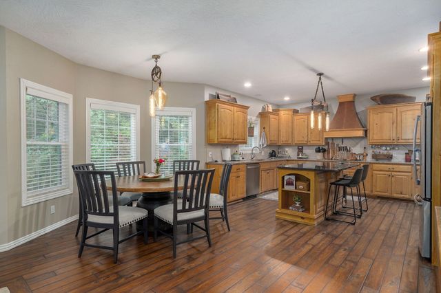 2361 S Celebration Avenue, Springfield, MO 65809