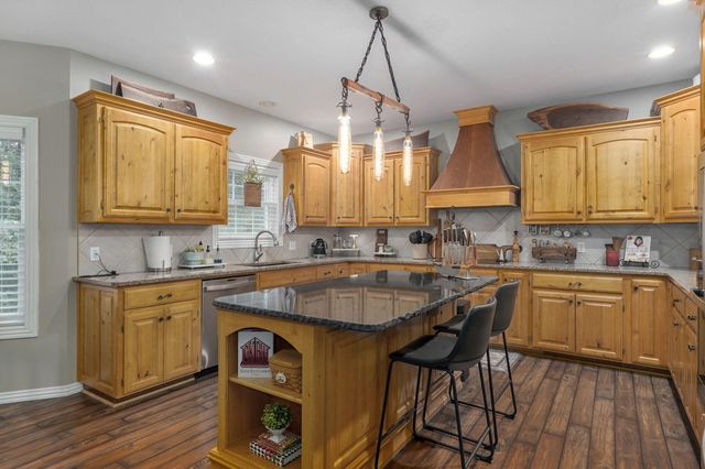 2361 S Celebration Avenue, Springfield, MO 65809