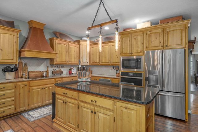 2361 S Celebration Avenue, Springfield, MO 65809