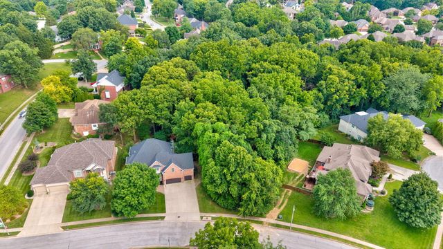 2361 S Celebration Avenue, Springfield, MO 65809