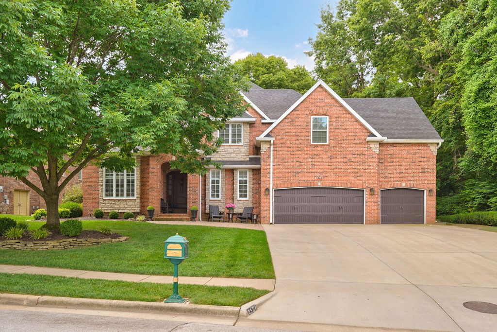 2361 S Celebration Avenue, Springfield, MO 65809