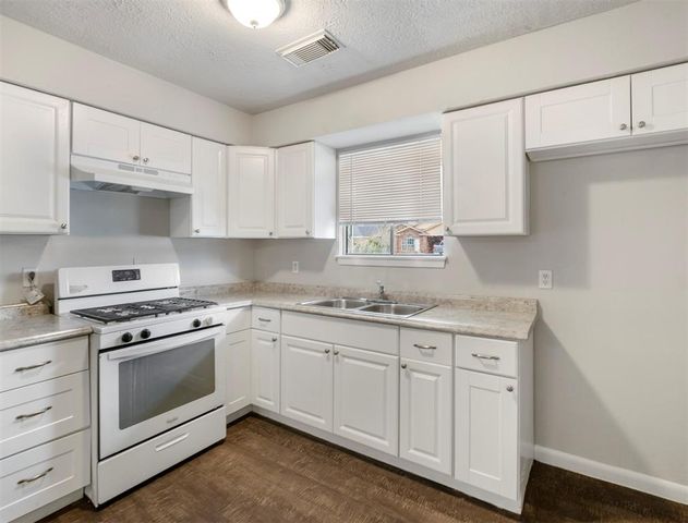 910 Minnesota Street, South Houston, TX 77587