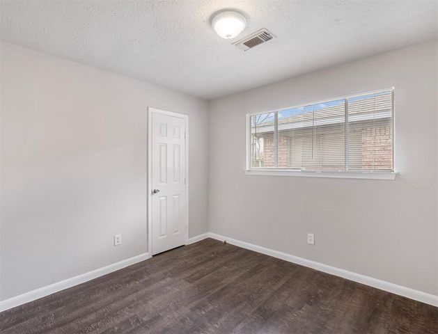 910 Minnesota Street, South Houston, TX 77587