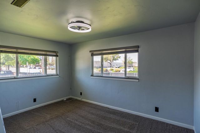 27 Emerald Drive, Merced, CA 95340
