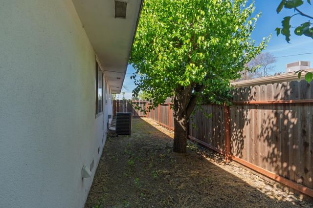 27 Emerald Drive, Merced, CA 95340
